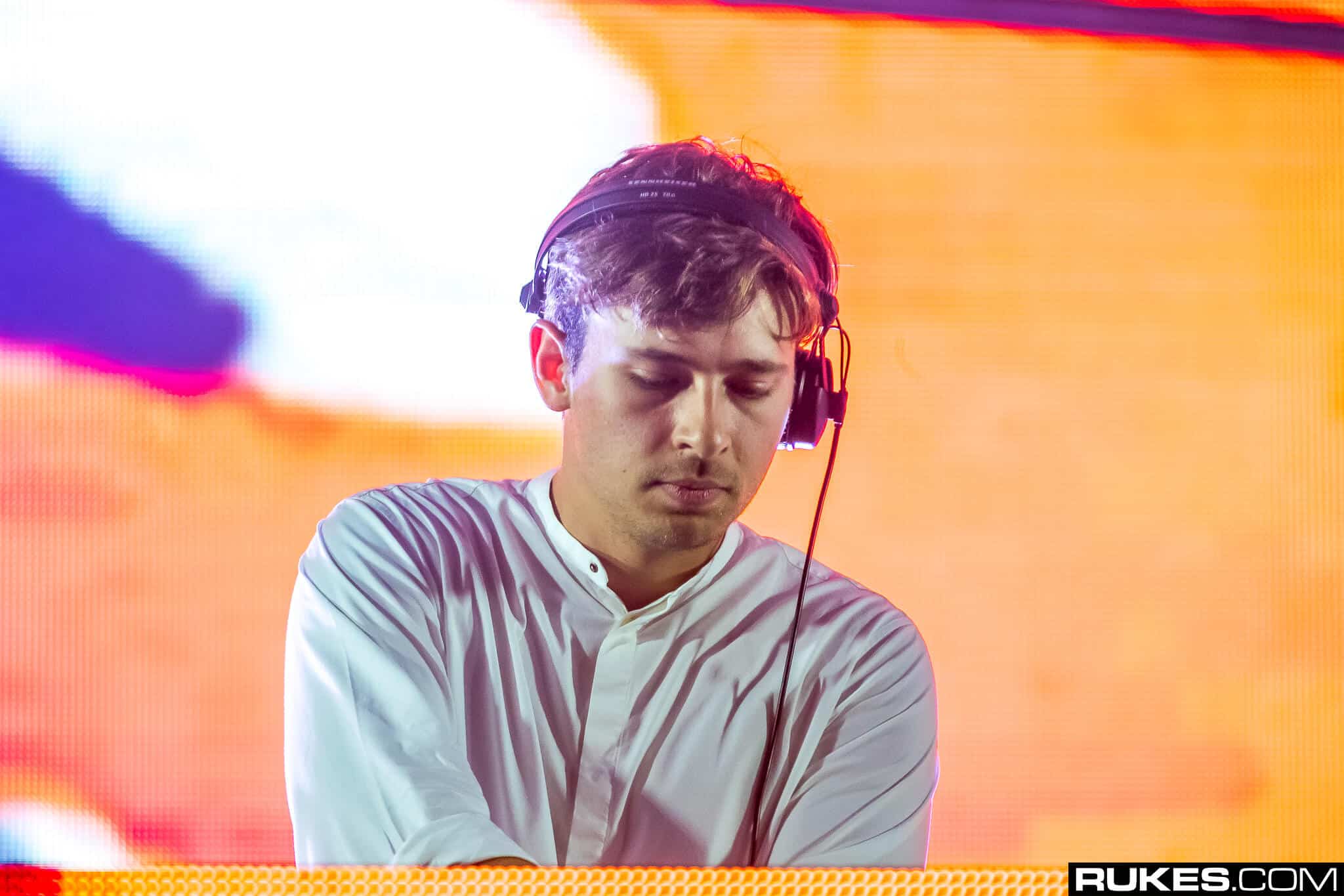 Flume accompanies Diplo for ambient live set: Watch