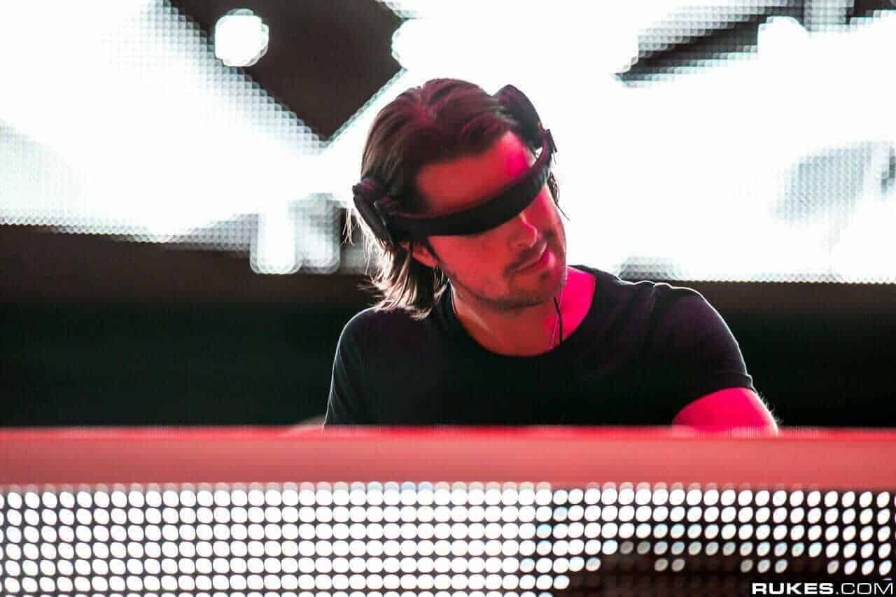 Axwell drops unreleased music at Ultra Europe 2023 mainstage: Watch