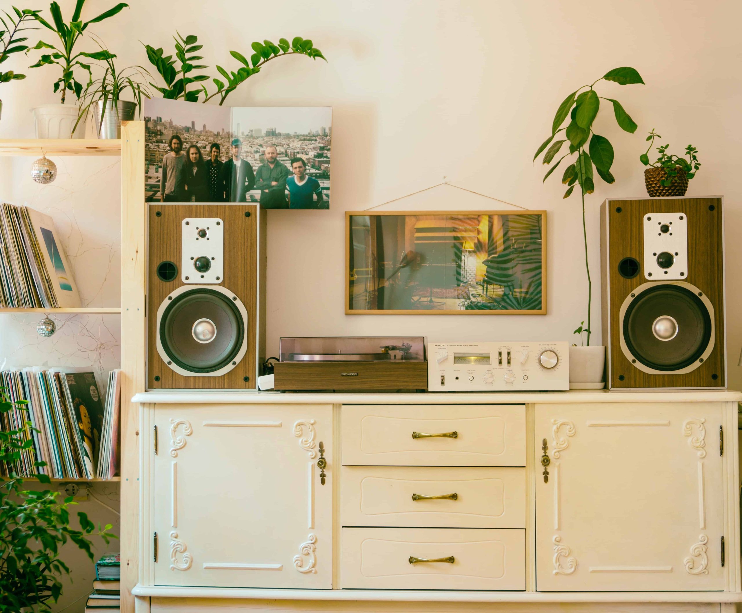 6 reasons to buy bookshelf speakers