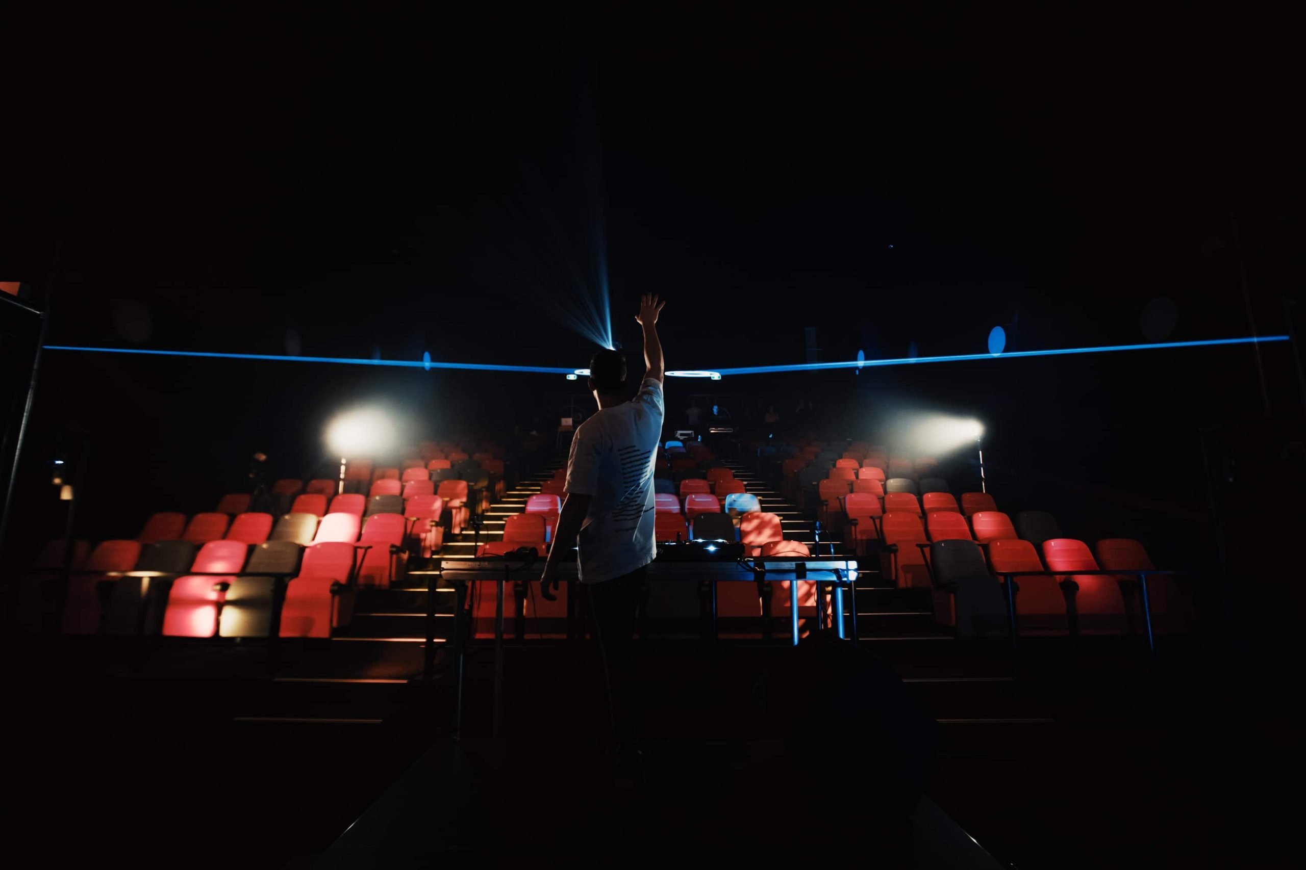 Feron delivers an exquisite live set at a cinema hall