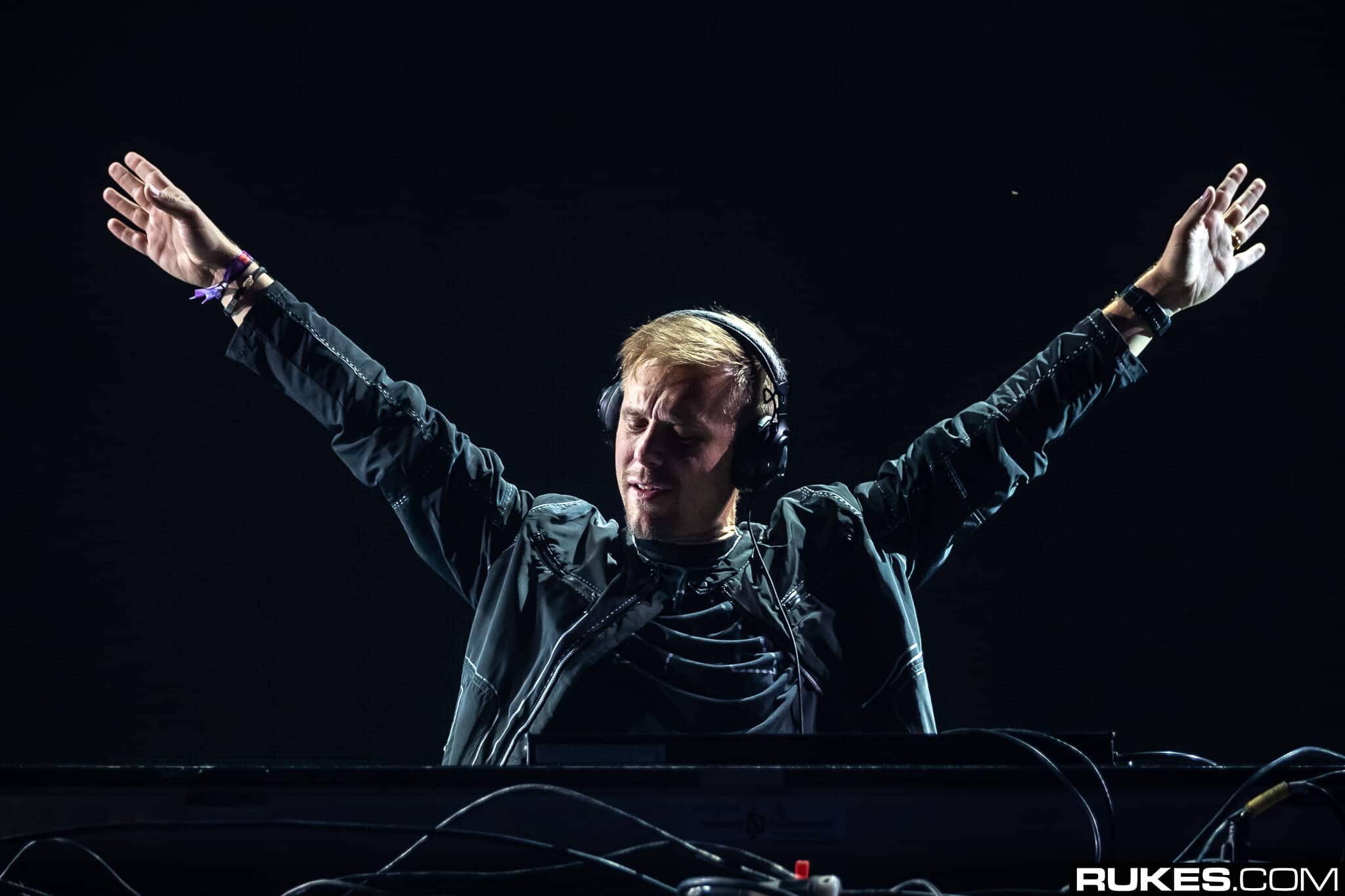 Armin van Buuren & Tom Staar return for second jam ‘Let Go’ feat Josha Daniel: Listen