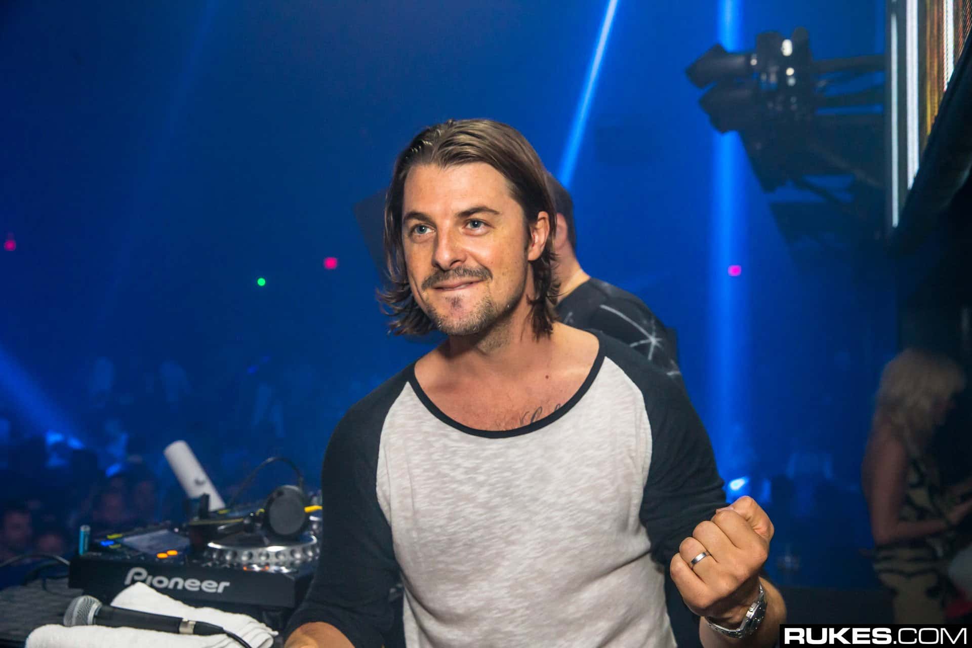 Axwell sets mainstage ablaze at Tomorrowland Winter edition 2023: Watch