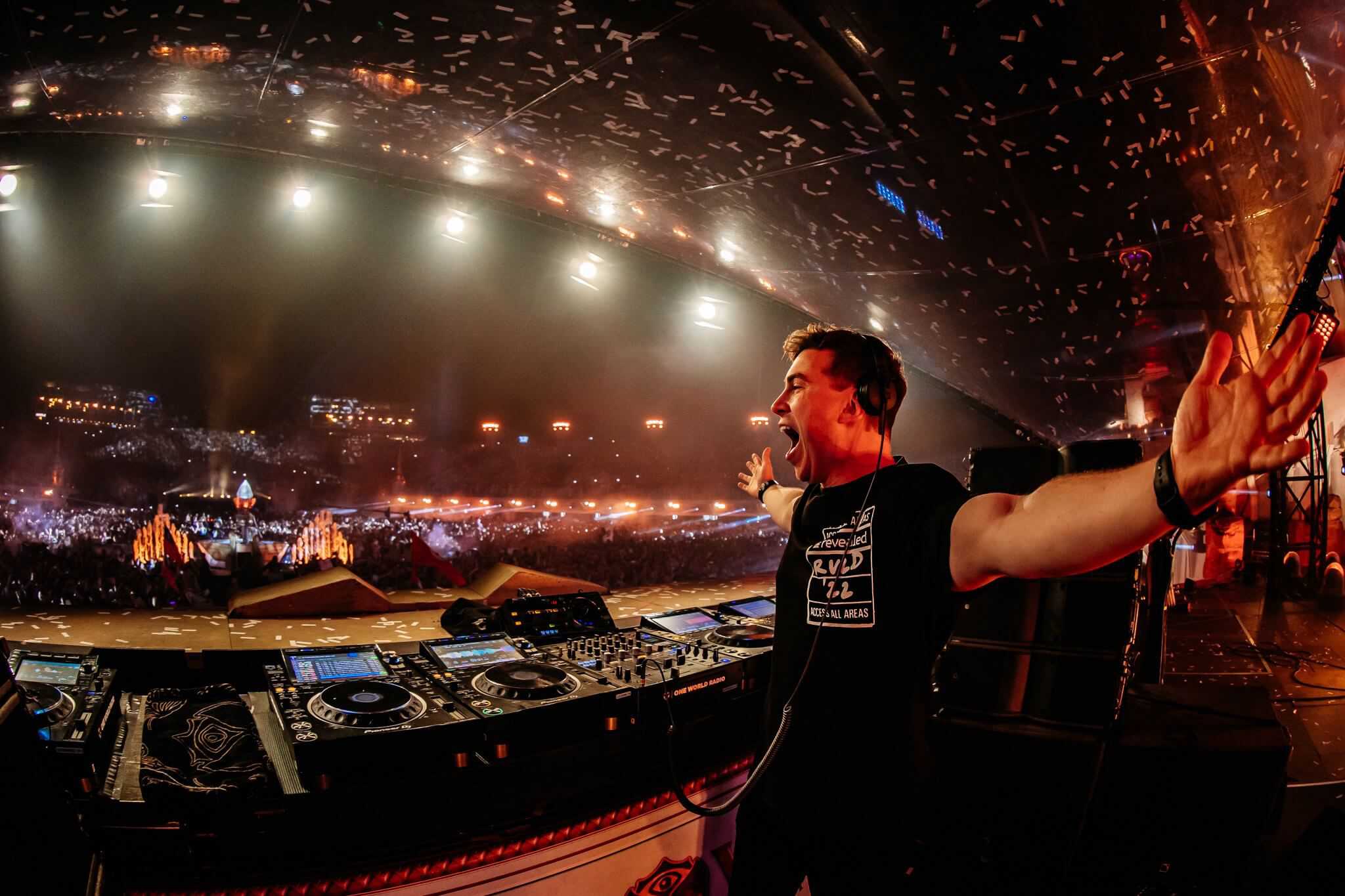 Hardwell closes the first day of Tomorrowland 2023 weekend 2 with a bang: Live