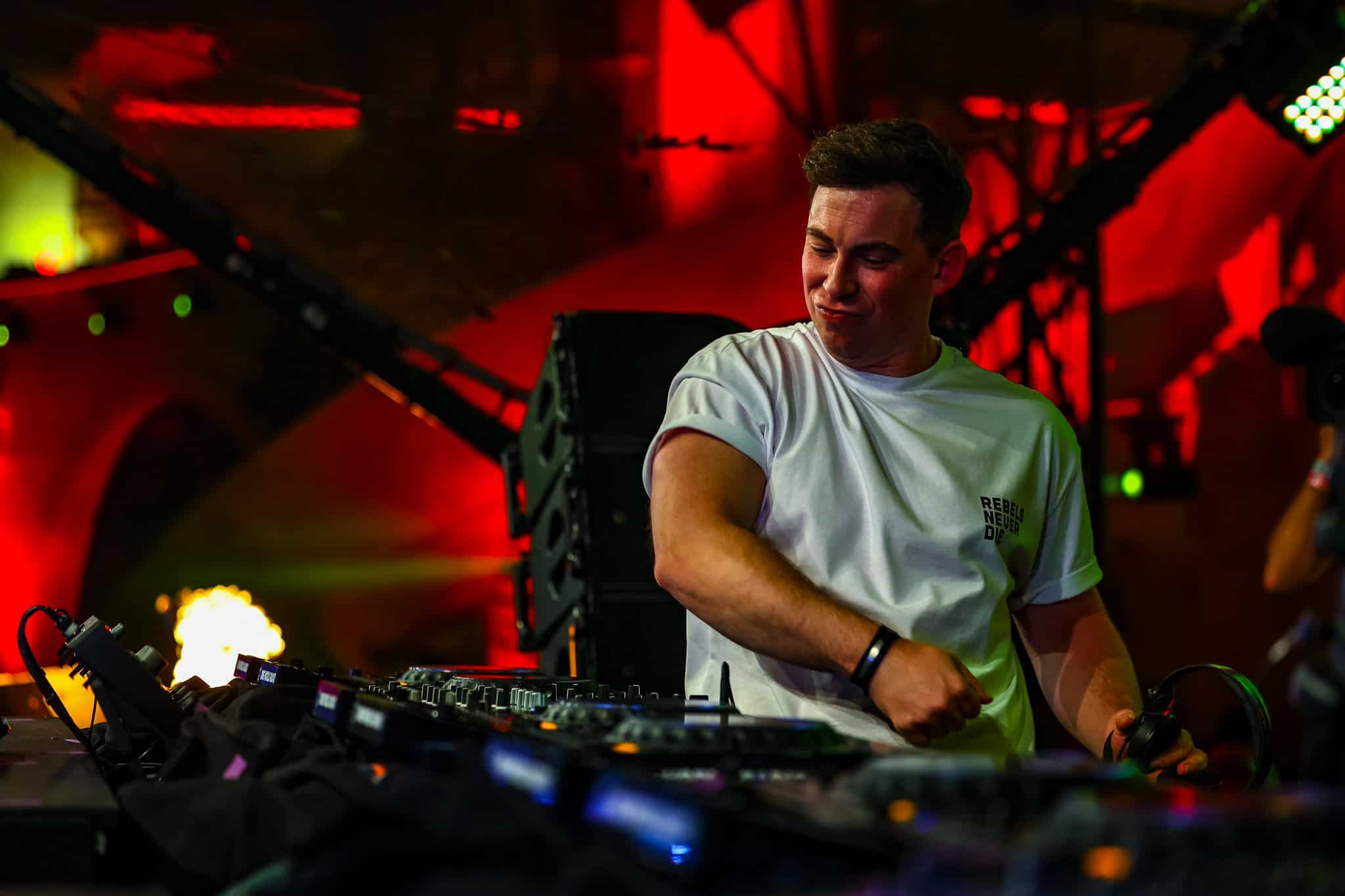 Hardwell & Maddix unveil ‘Take Me Away Again’ with 4 Strings: Listen