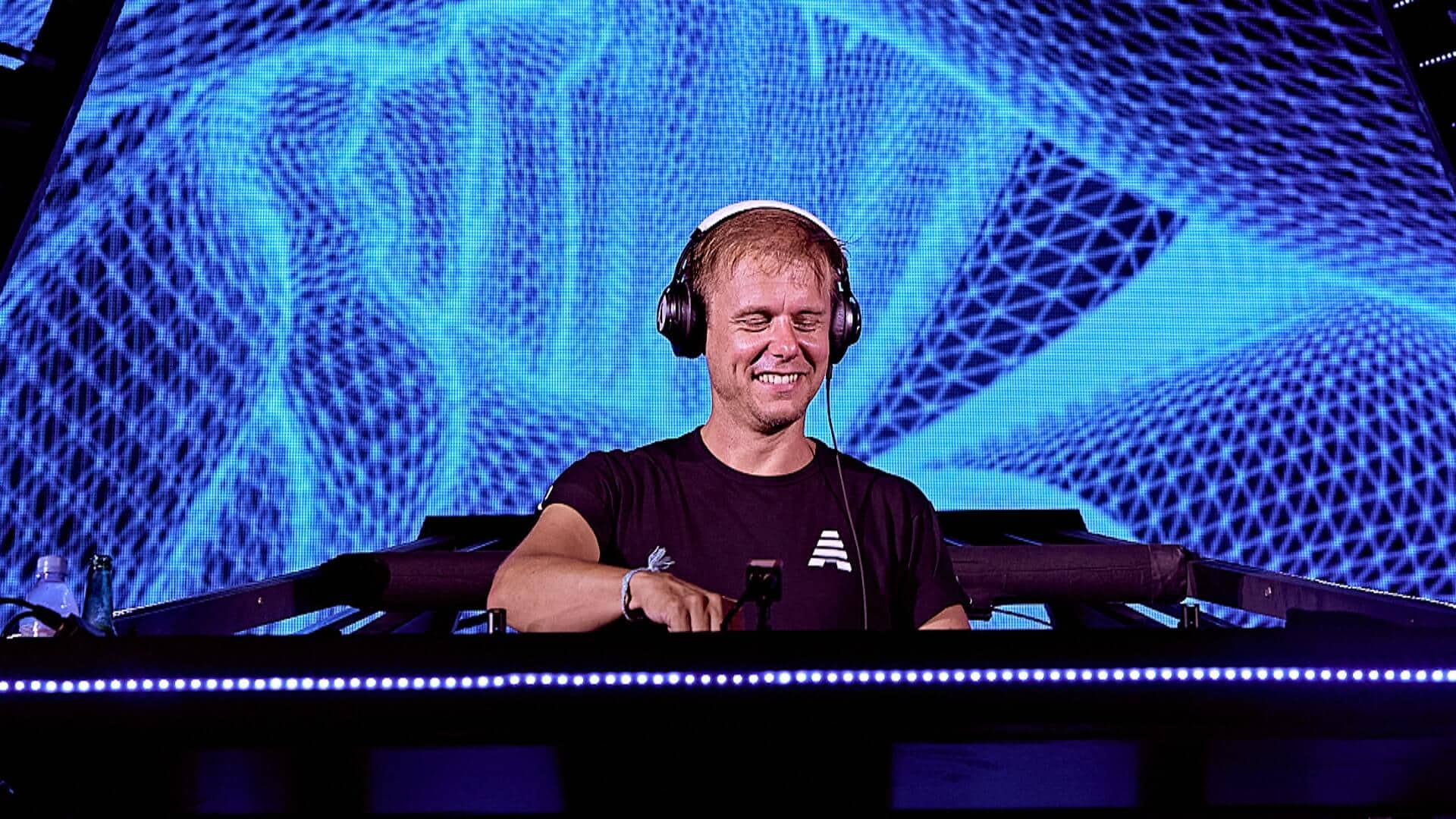 Armin van Buuren teaches how to organize music projects