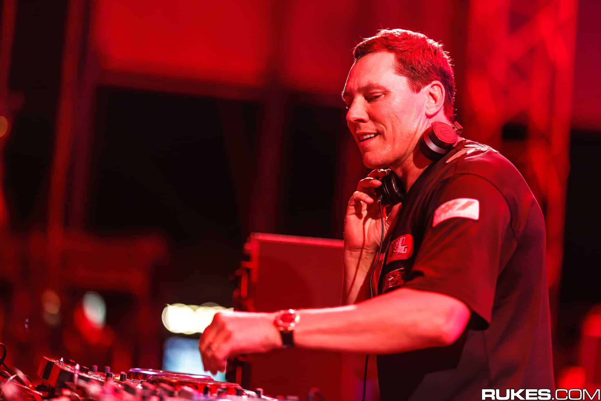Tiësto closes out the first day of Tomorrowland 2023 mainstage with a bang: Live