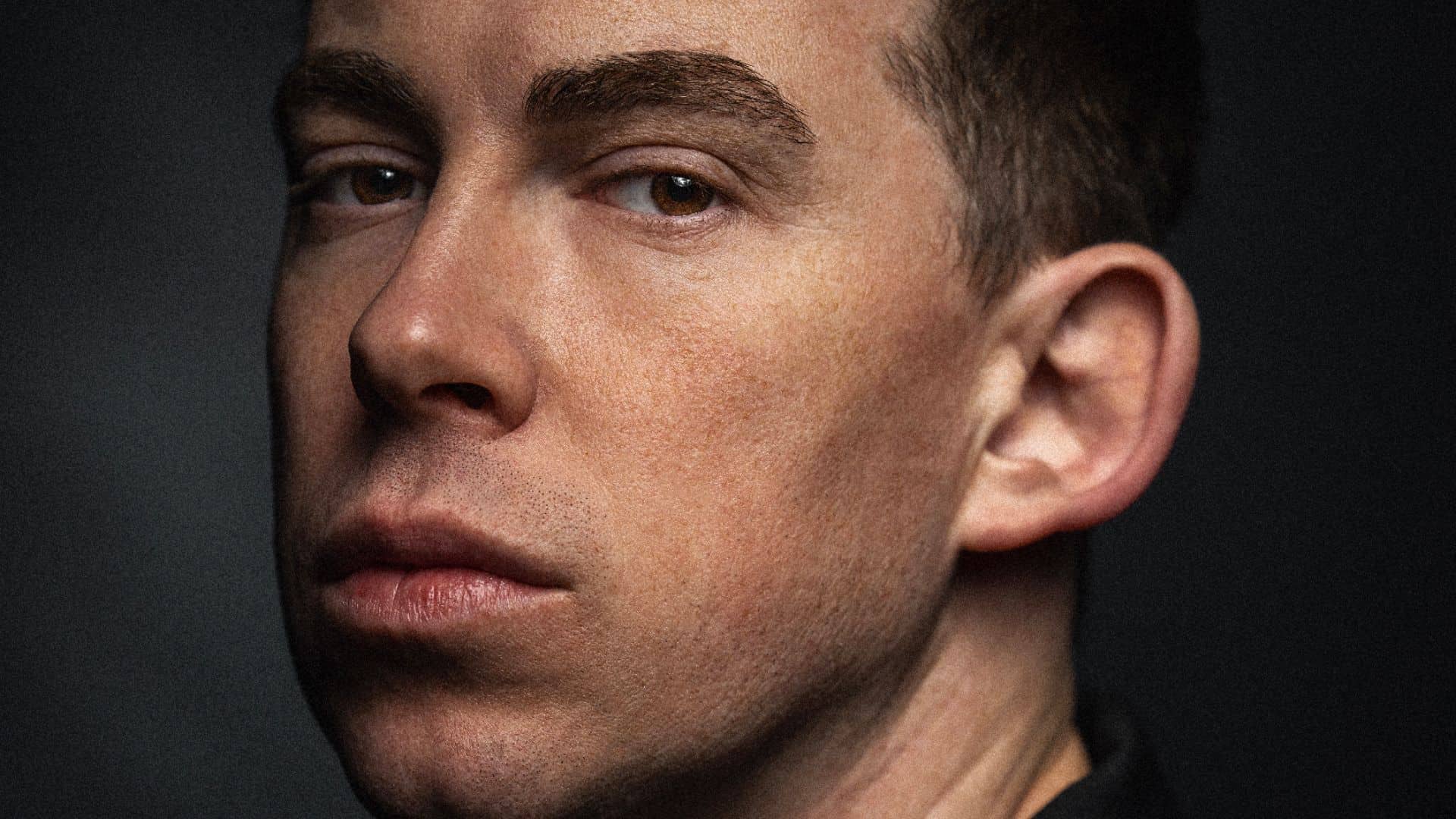Hardwell celebrates the promotion of local football team NAC Breda with a full hardstyle set: Watch