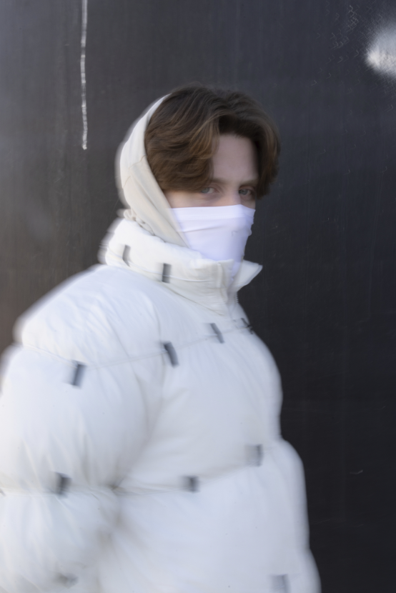 Aaron Hibell、デビューアルバム「SYNCHRONICITY」をリリース:リッスン