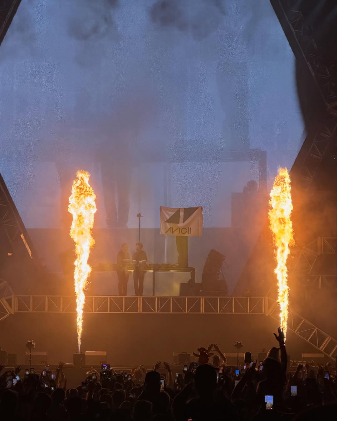 Swedish House Mafia、Ultra Miamiで感動的な「Wake Me Up」トリビュートでAviciiを追悼