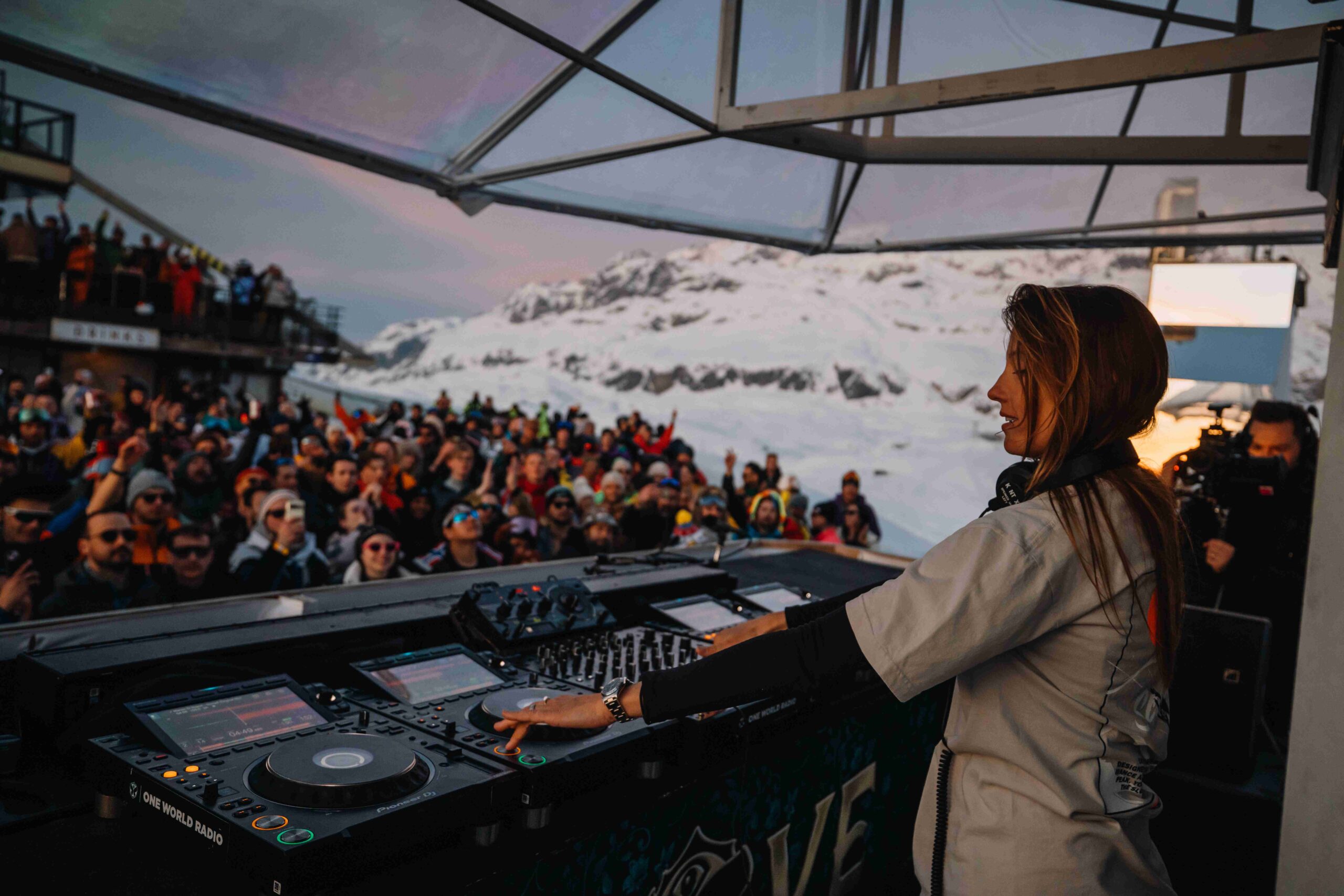 Charlotte de Witte、Tomorrowland Winter 2026でのテクノセットを再ライブ配信:ノンストップのパフォーマンス