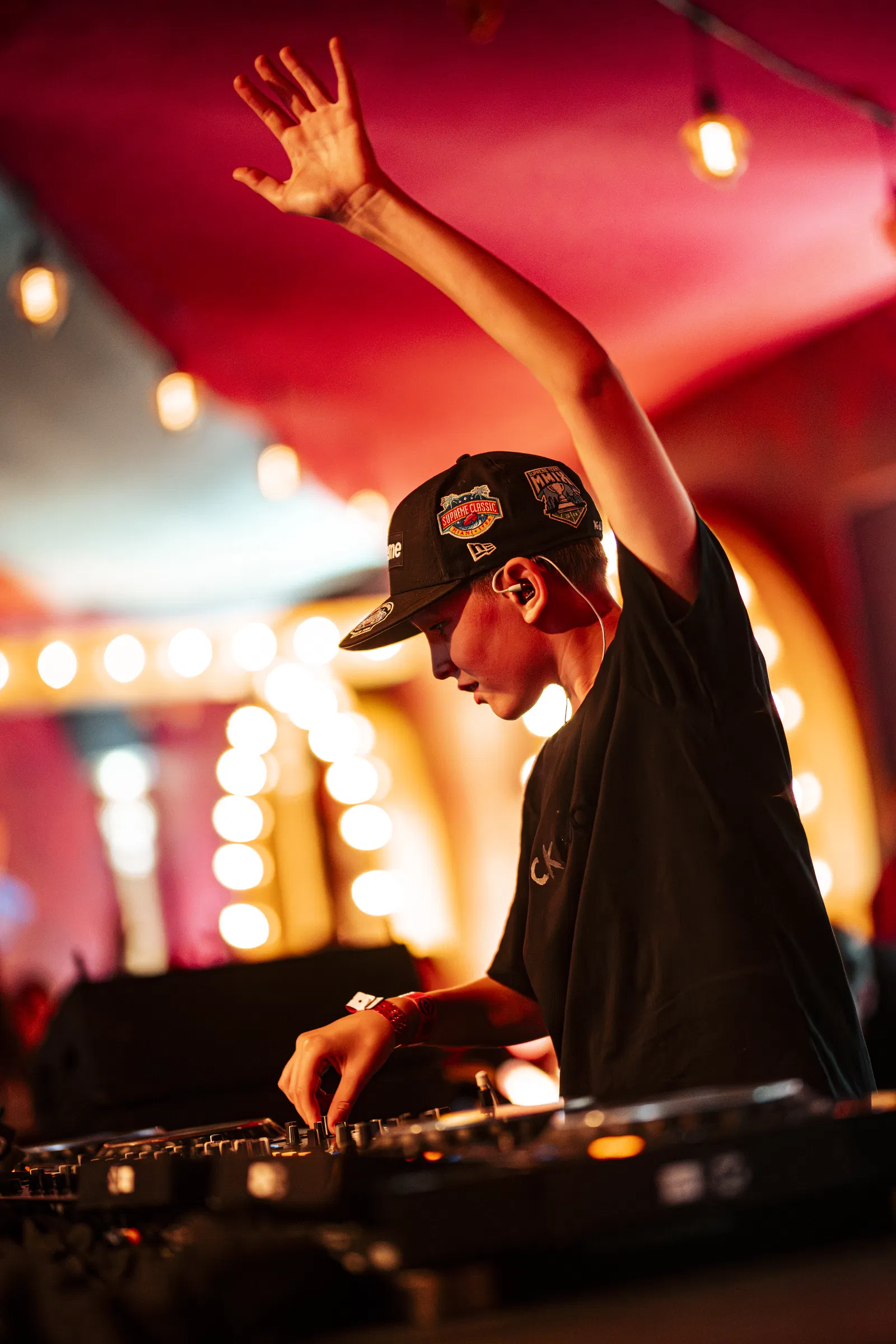 DJ ELFIGOがTomorrowland Winterで最年少アーティストとしてパフォーマンス